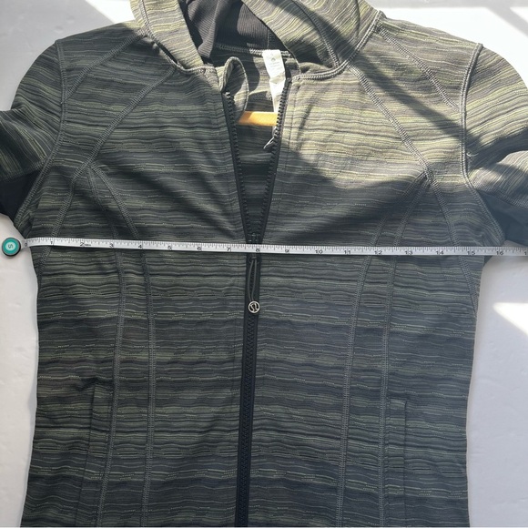 Lululemon Daily Practice Jacket Space Dye Fatigue Green Black Zip Hood Size 4 - Picture 10 of 14